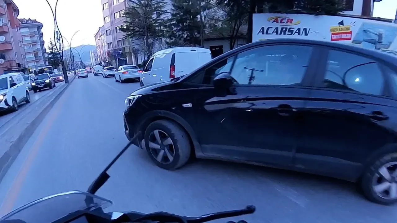 Motosikletliye iftira atıp polise koştu! Kask kamerası yalanını böyle çürüttü