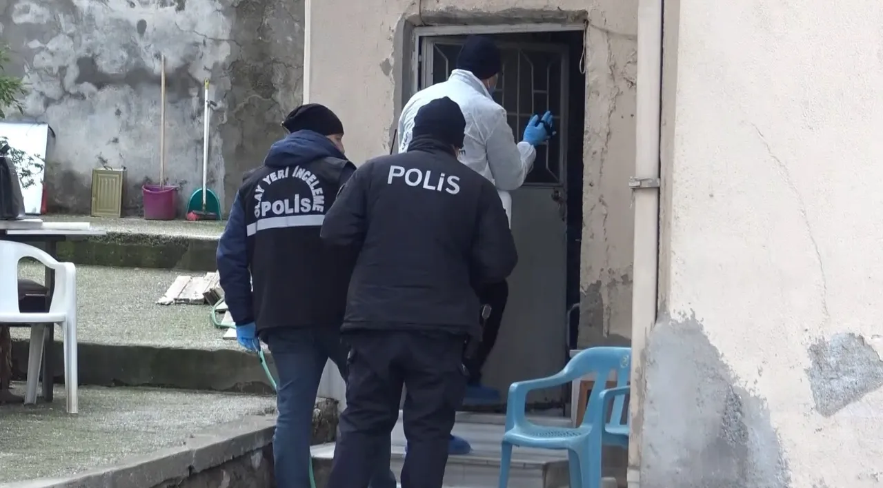 Silah seslerine koştular! Evden 2 ceset çıkardılar