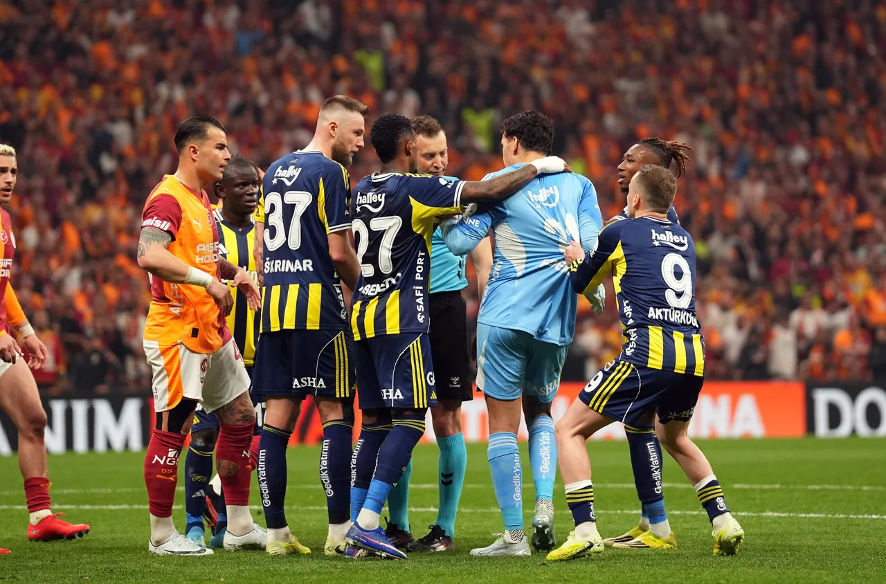 Taraftar küplere bindi, Ederson'dan açıklama geldi: Haksızlığa uğradık...