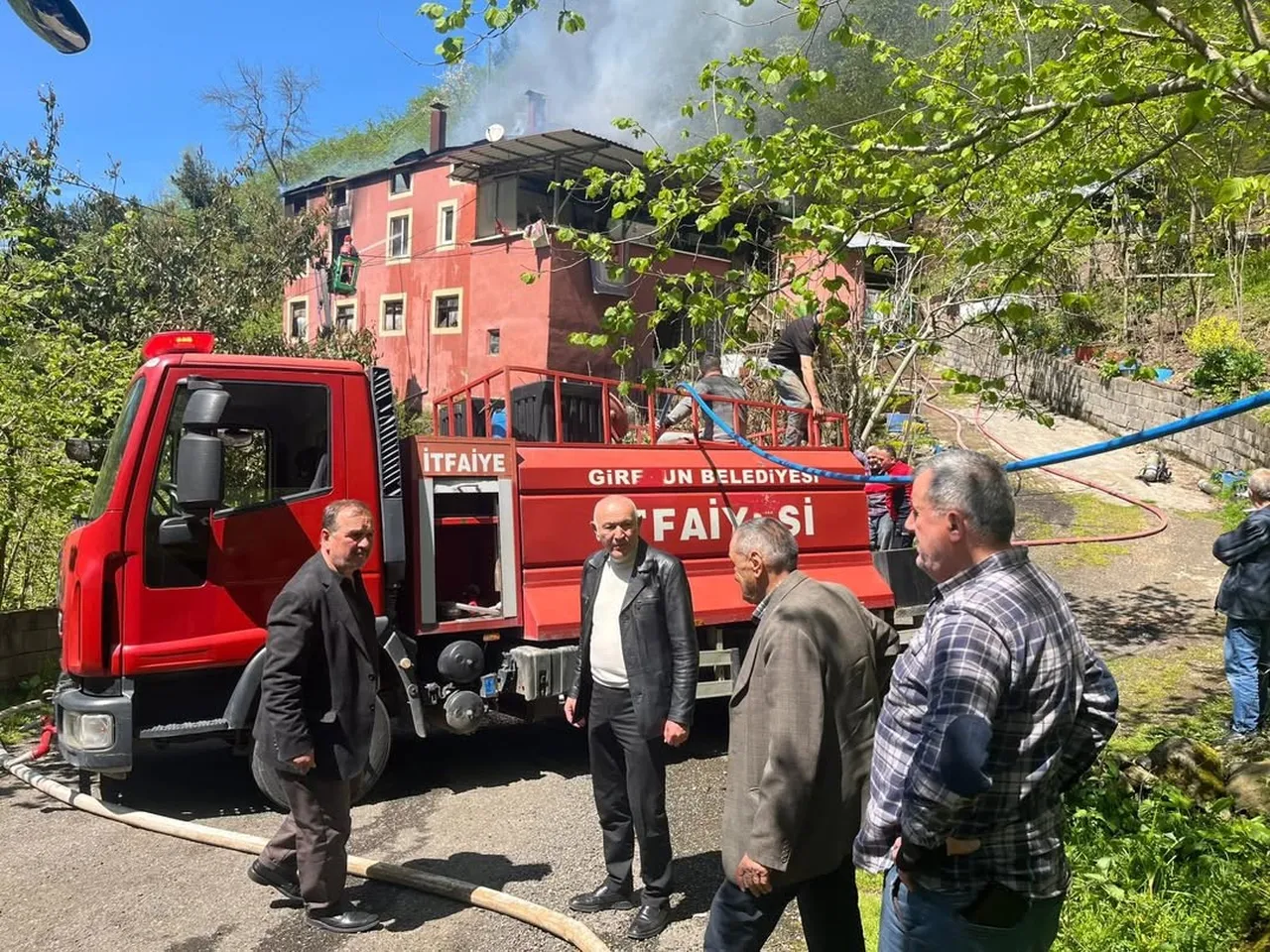 Yangında küle dönen evden sapasağlam çıktı! Tüyler ürperten detay