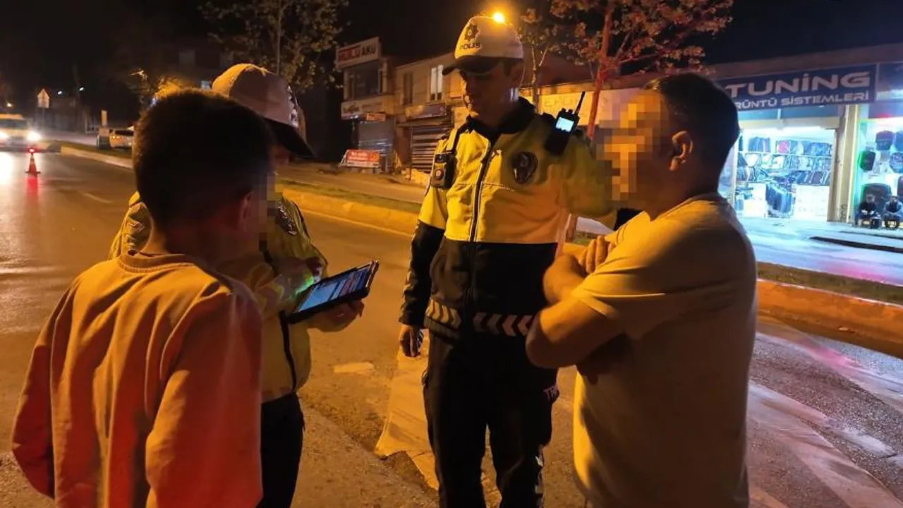 13 yaşındaki çocuk direksiyon başında yakalandı! Babadan pes dedirten savunma