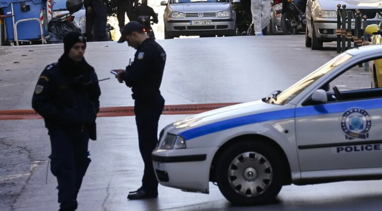 89 yaşında dehşet saçtı! Atina’da peş peşe silahlı saldırılar