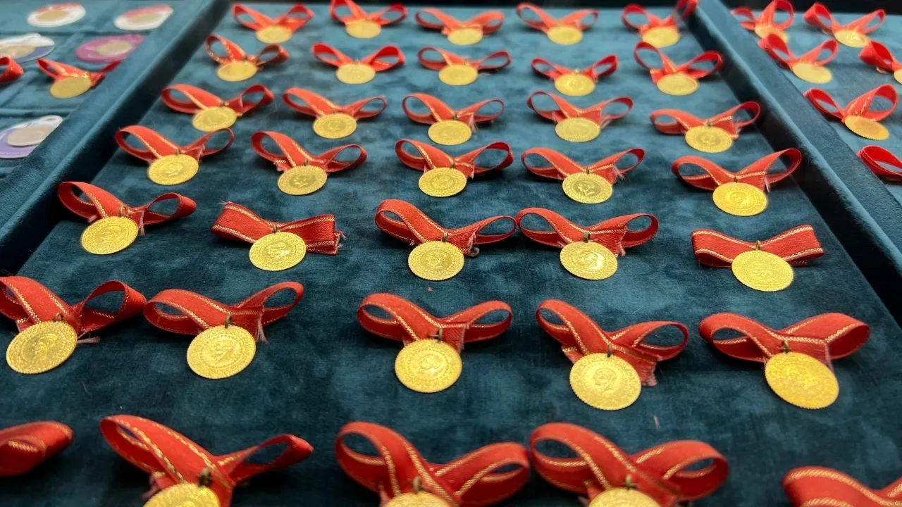 Altın için şaşırtan tahmin! Fiyatlar 3 haftanın dibini gördü