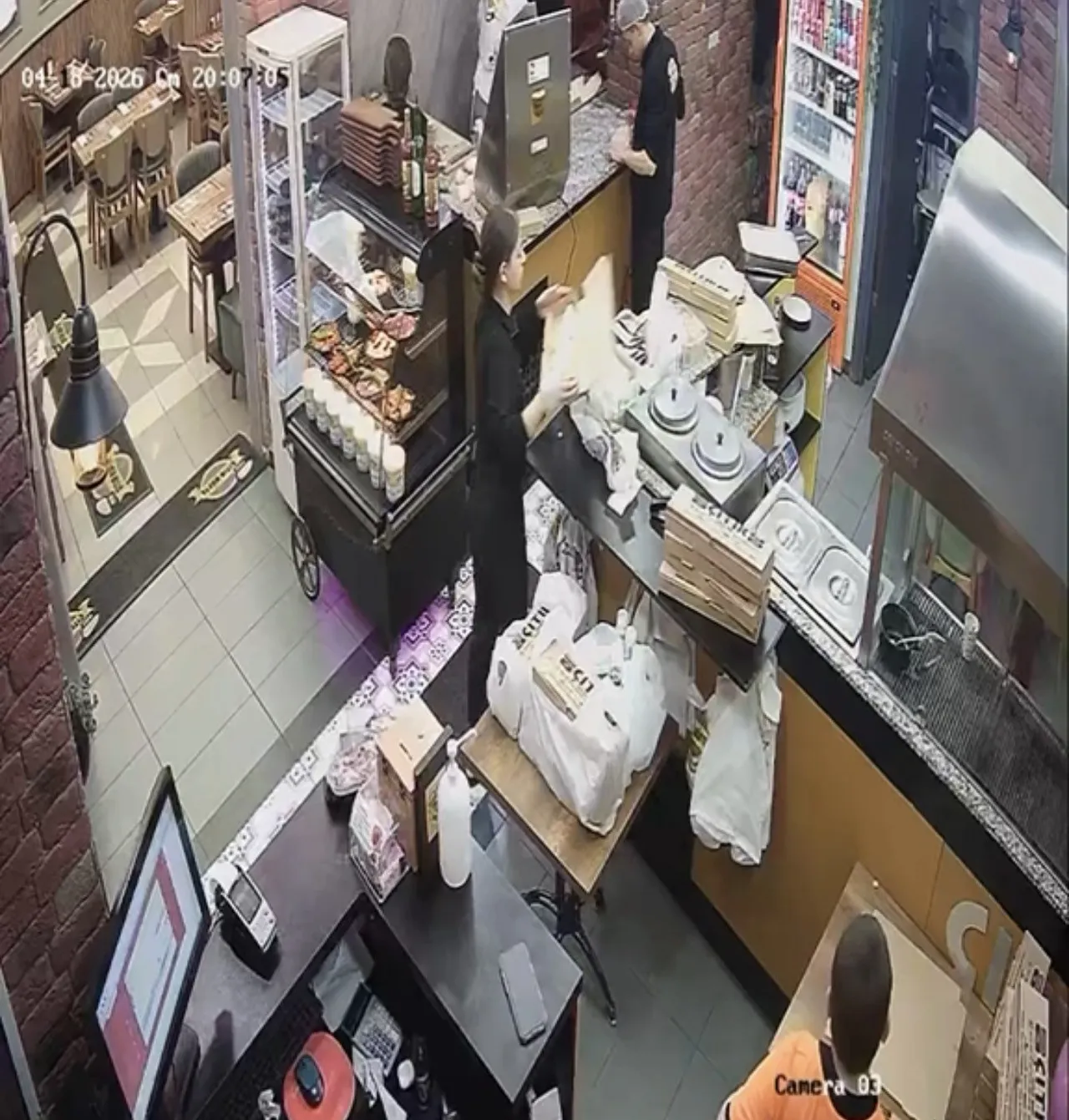 Aynı kişi adına 25 restorandan sipariş gönderildi! Kuryeler de şaşkına döndü