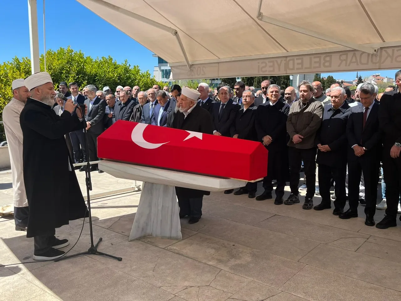 Eski vekil defnedildi! Cenazeye Abdullah Gül de katıldı