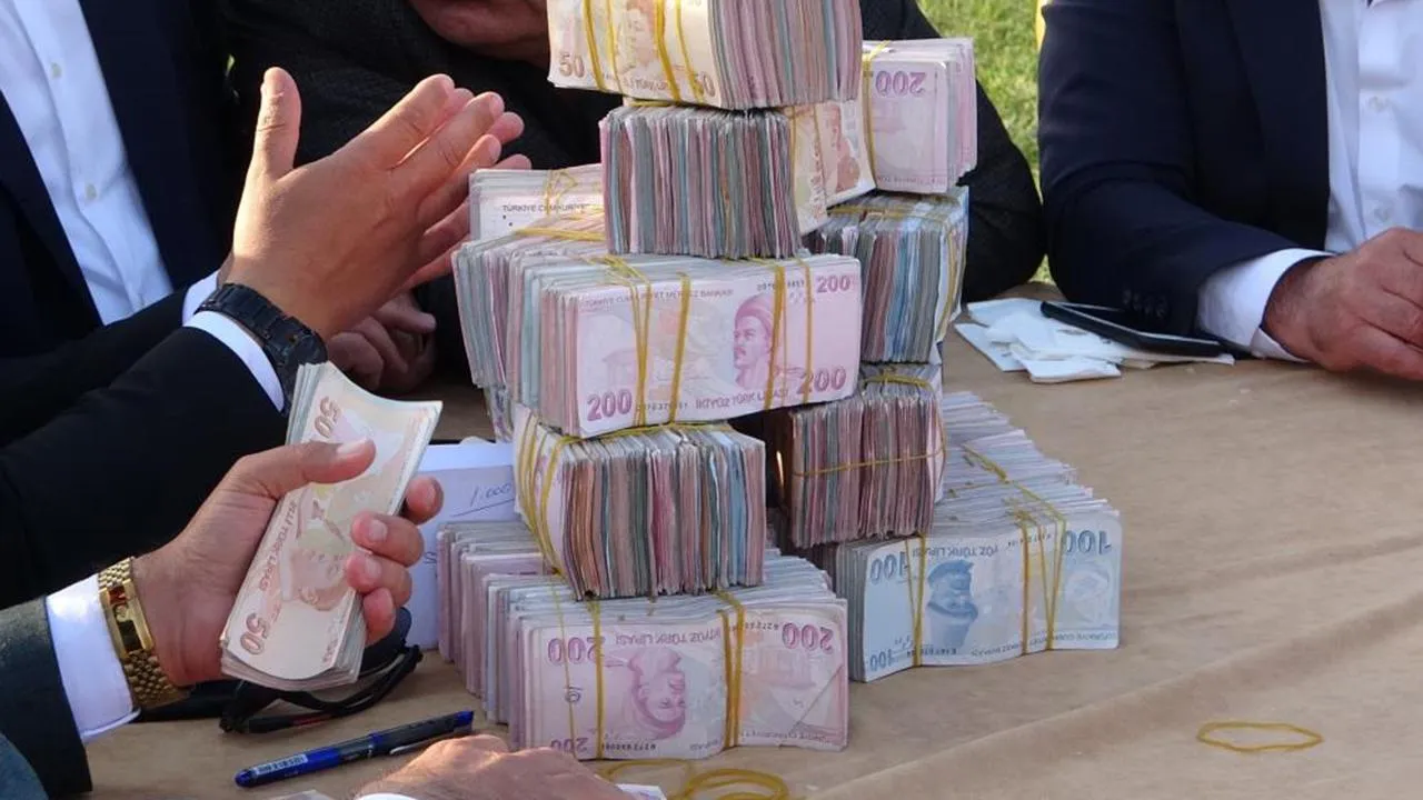 Kilolarca altın, valiz valiz para taşıyorlardı! Aşiretten yeni karar: Bu görüntü tarih oluyor