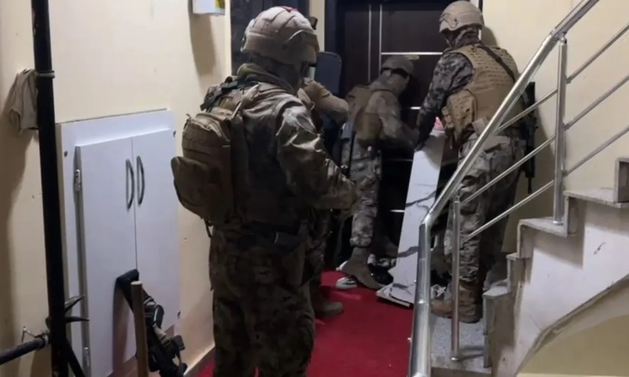 Polis düğmeye bastı! Hepsi aynı evden çıktı, 4 kişi gözaltında