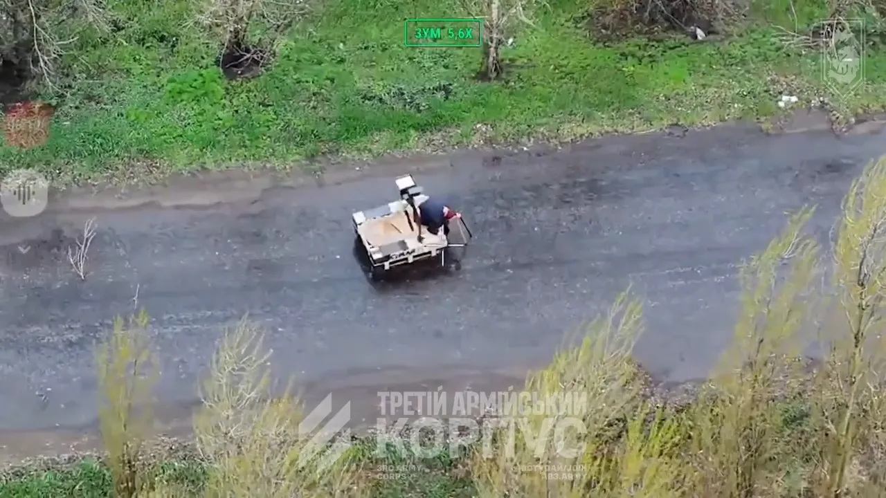 Ukrayna askerlerinden dikkat çeken operasyon! Çatışmanın ortasında kalan yaşlı kadını böyle kurtardılar