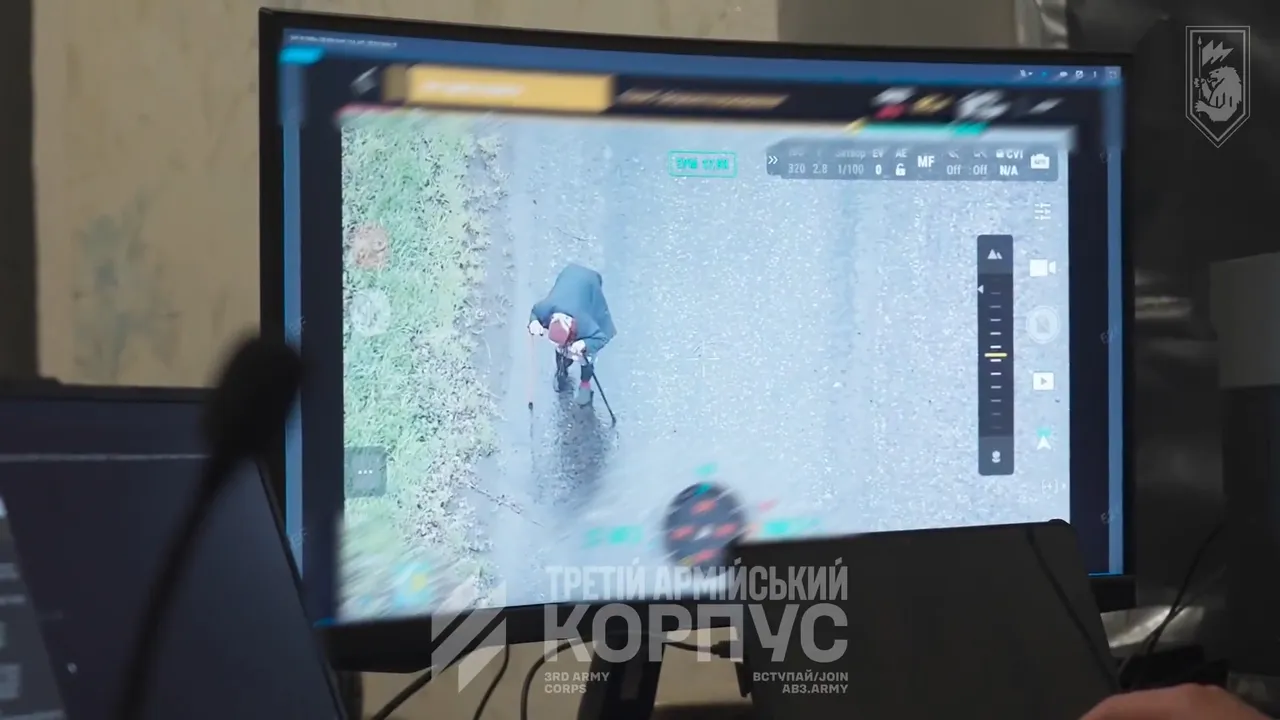 Ukrayna askerlerinden dikkat çeken operasyon! Çatışmanın ortasında kalan yaşlı kadını böyle kurtardılar