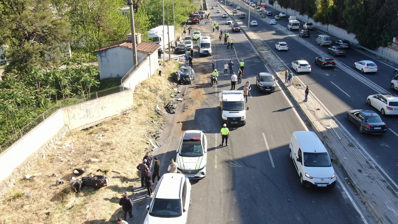 Bornova'da freni patlayan tır karşı şeride geçti! 3 kişi hayatını kaybetti, 7 kişi yaralandı