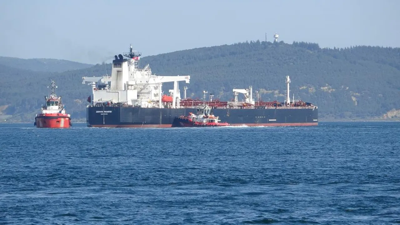 Çanakkale Boğazı'nda tehlikeli anlar! Dev tanker sürüklendi, ekipler teyakkuza geçti