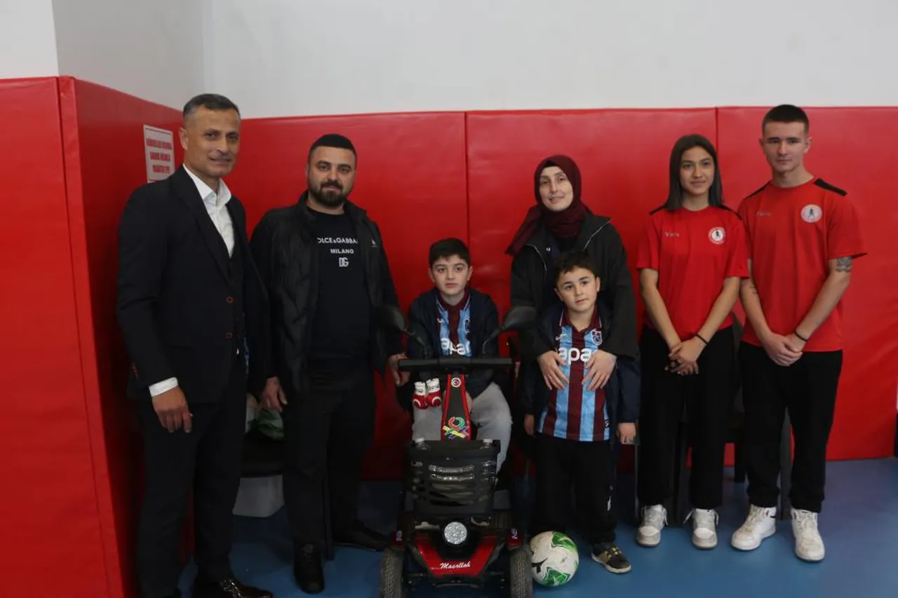 DMD hastası Berkay ve Eren kardeşlere umut oldular