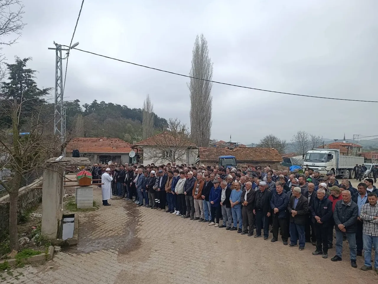 Doğum yolunda facia: Karnındaki 9 aylık bebeği ile can verdi