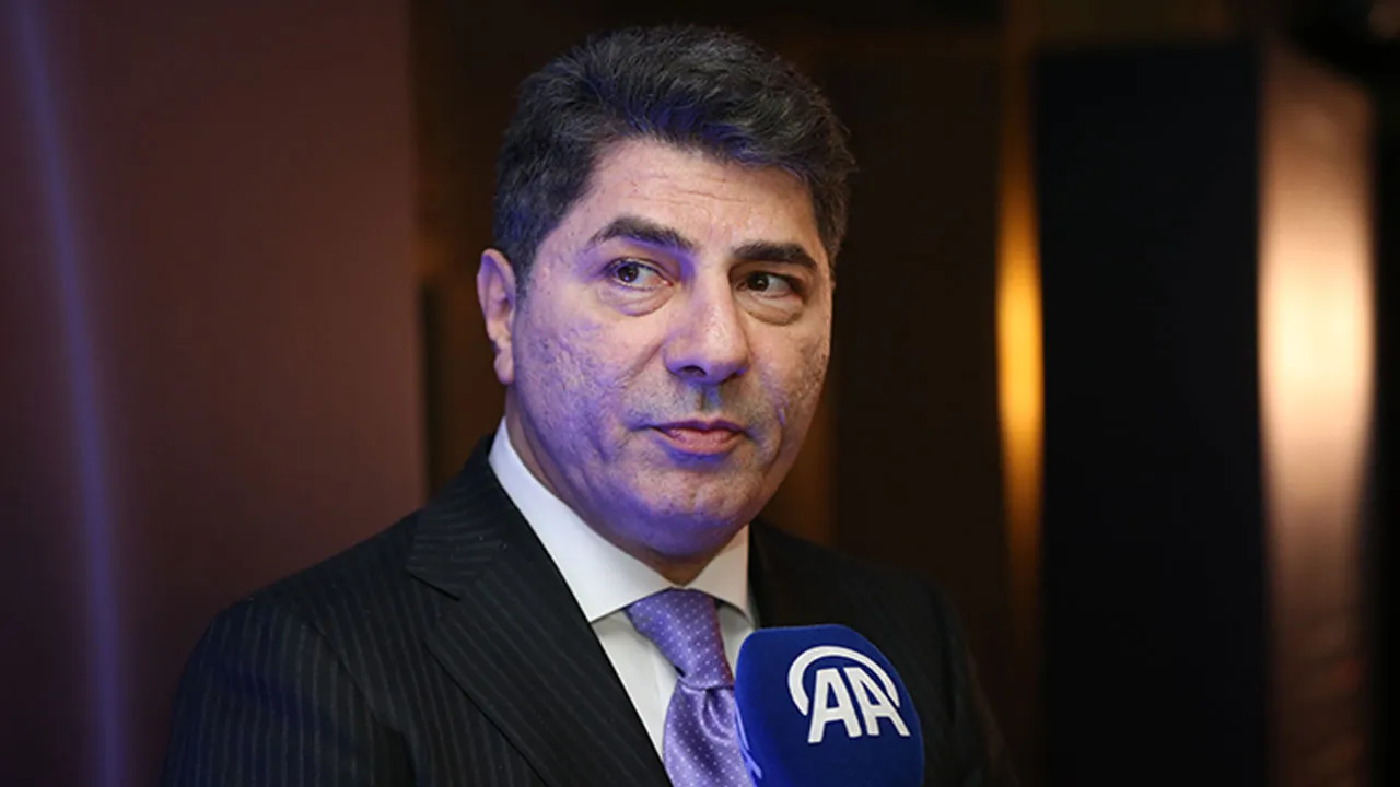 Hakan Safi'den Mehmet Ali Aydınlar'a: Önce söz verdiği parayı ödesin