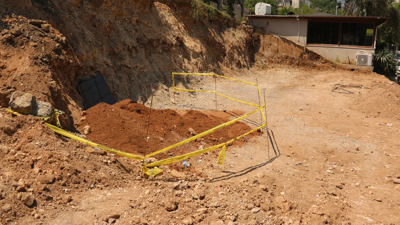 Hatay'da temel kazısından tarih fışkırdı!