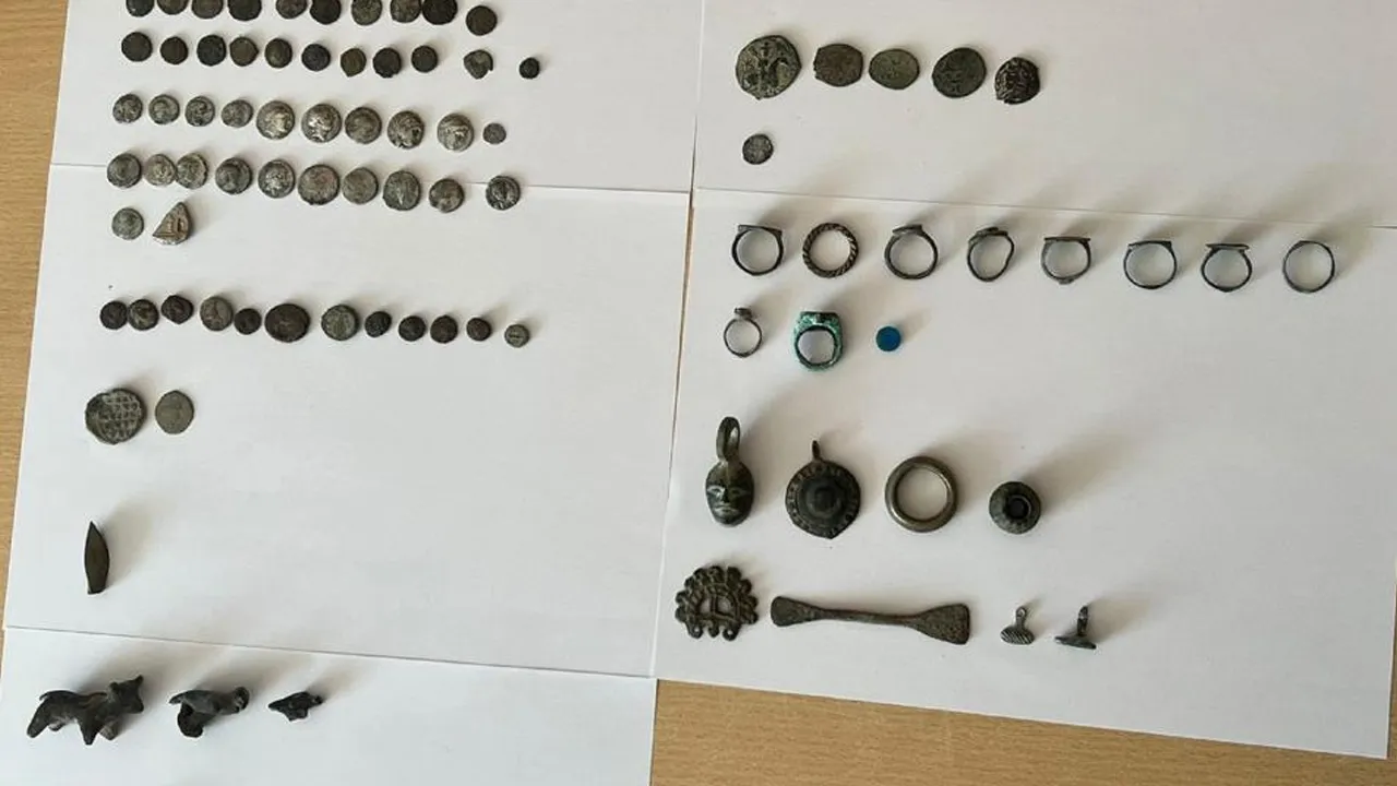 Hurda toplarken hazine buldu… 128 tarihi eser gün yüzüne çıktı