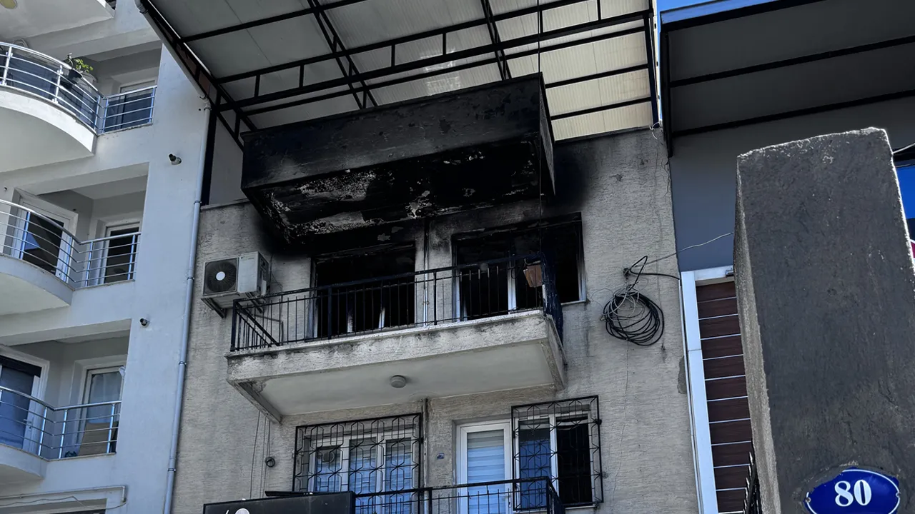 İzmir'de acı olay: Yangında yaşlı adam öldü, oğlu ağır yaralandı