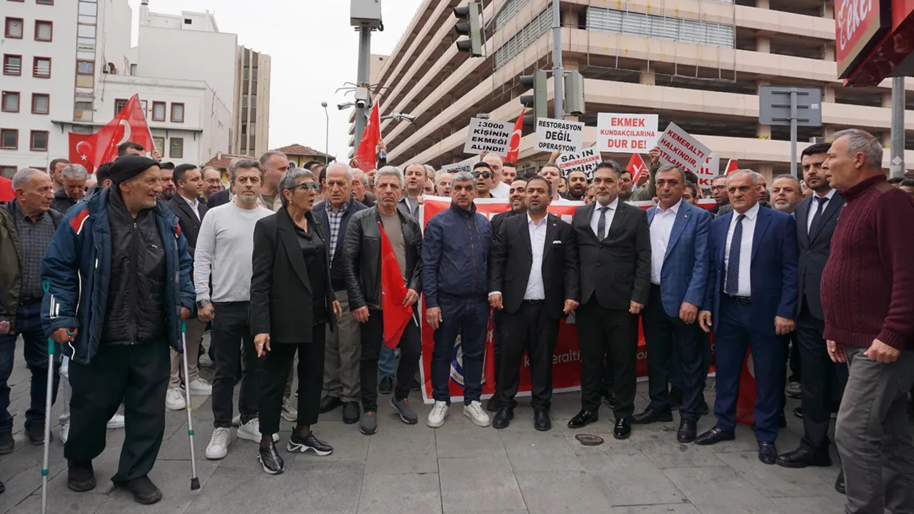 İzmir'in kalbi Kemeraltı Çarşısı'nda tepki çeken 'otopark' kararı! Esnaf kepenk indirdi