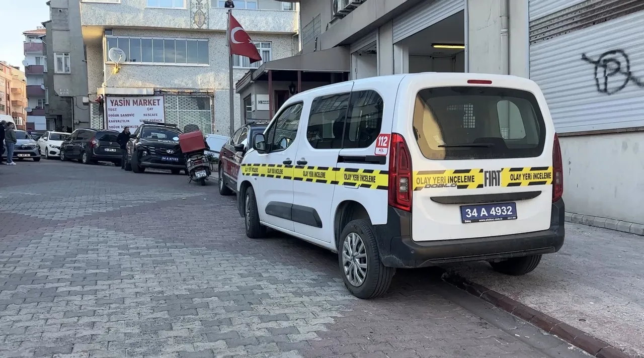 Okul önünde ortalık karıştı! Polis darbedildi, bir kişi vuruldu