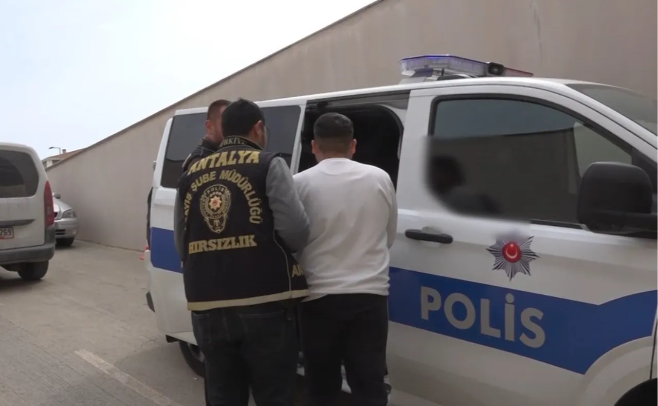 Polisi atlatmak için ikiz plaka kullandılar! Çeteye operasyon anları kamerada