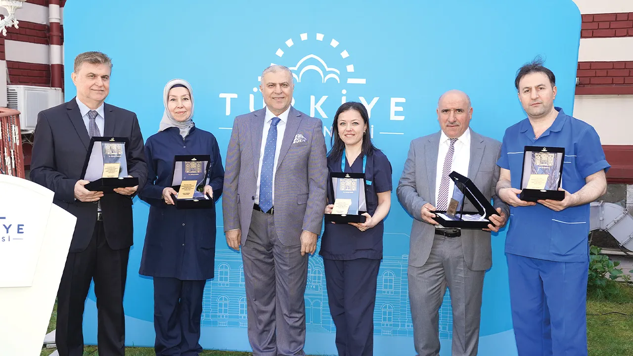 Sağlıkta güvenin adresi, yeni yaşını çalışanlarıyla kutladı: Türkiye Hastanesi 35 yaşında