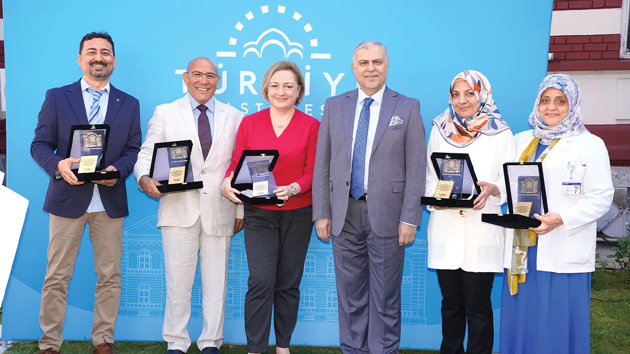 Sağlıkta güvenin adresi, yeni yaşını çalışanlarıyla kutladı: Türkiye Hastanesi 35 yaşında