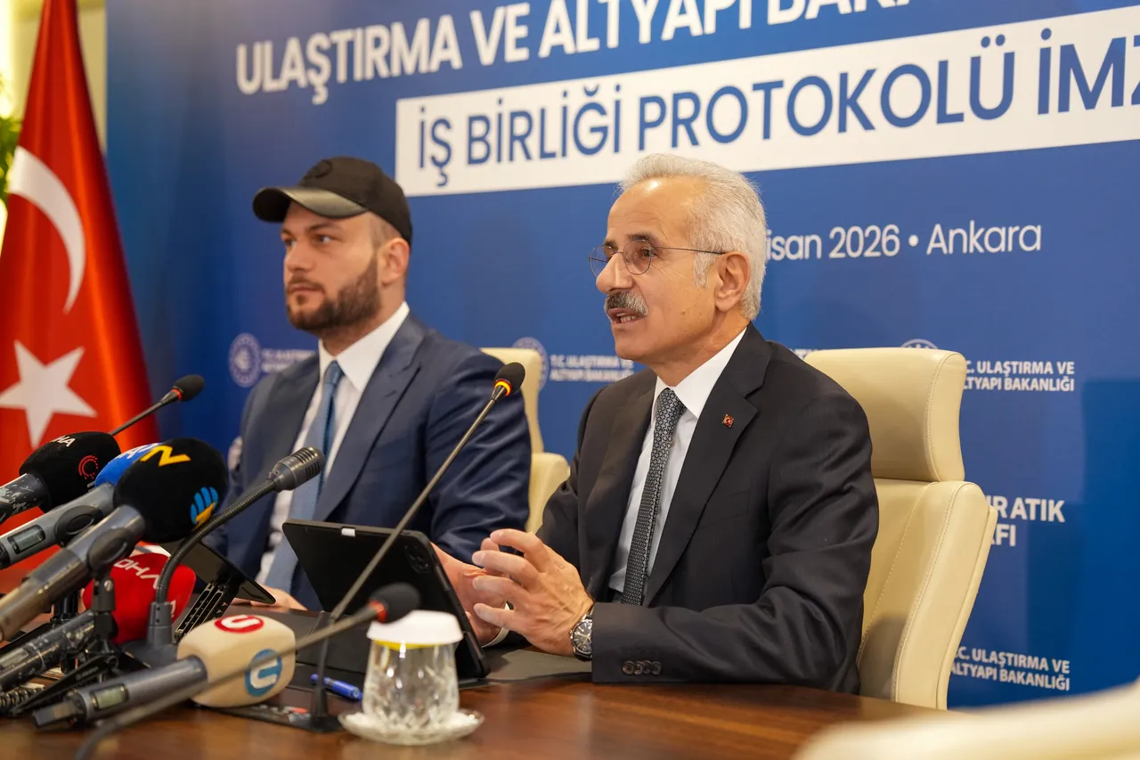 Ulaştırma ve Altyapı Bakanı Abdulkadir Uraloğlu