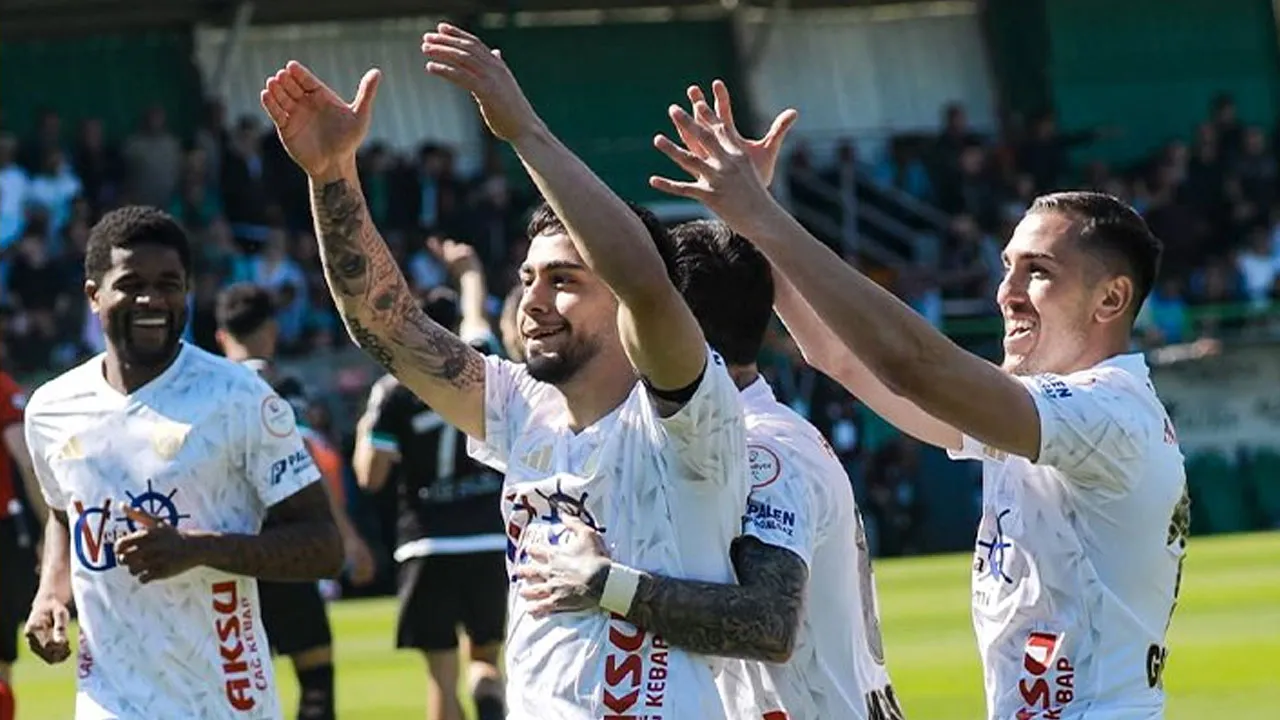 Süper Lig'in yeni ekibi şampiyonluk turu attı