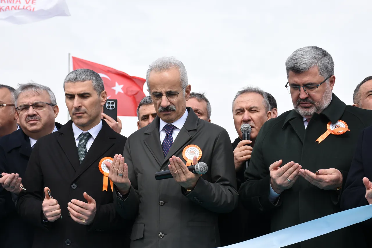 7 köprü, 10 altgeçit, 69 menfezli kapsamlı proje! Seyahat süresini 35 dakikaya düşürecek