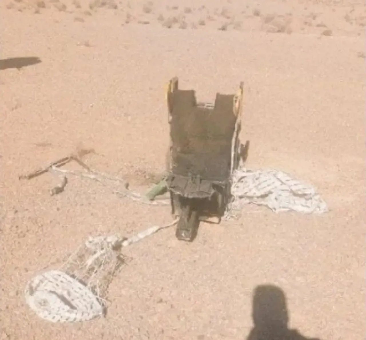 Uçaktaki pilotların fırlatma koltuğu ile iniş yaptığı iddia edildi.