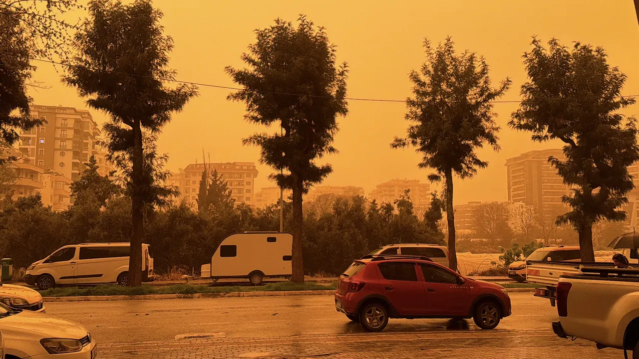Afrika’dan Türkiye’ye geldi! İl il geziyor, çöl tozu sonrası harita turuncuya büründü, Meteoroloji yeniden uyardı