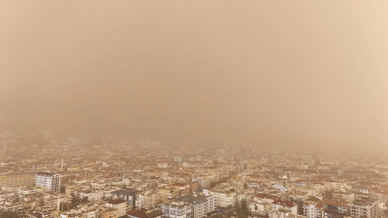 Afrika’dan Türkiye’ye geldi! İl il geziyor, çöl tozu sonrası harita turuncuya büründü, Meteoroloji yeniden uyardı