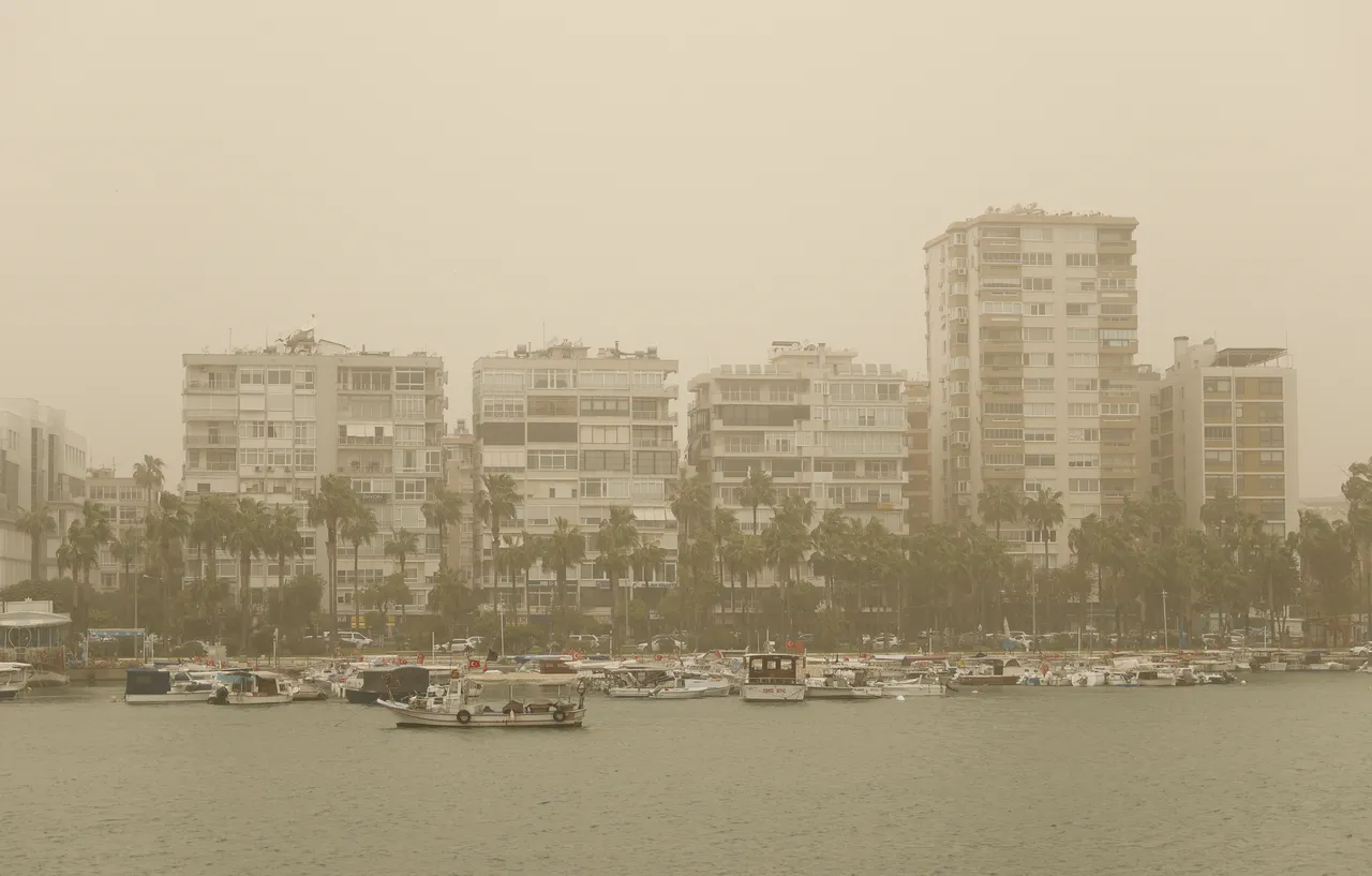 Afrika’dan Türkiye’ye geldi! İl il geziyor, çöl tozu sonrası harita turuncuya büründü, Meteoroloji yeniden uyardı