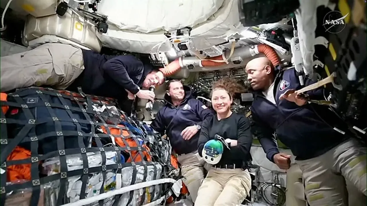 Artemis 2'de geri dönüşü olmayan yol! Astronotlar "pencereye yapışıp kaldık" dedi