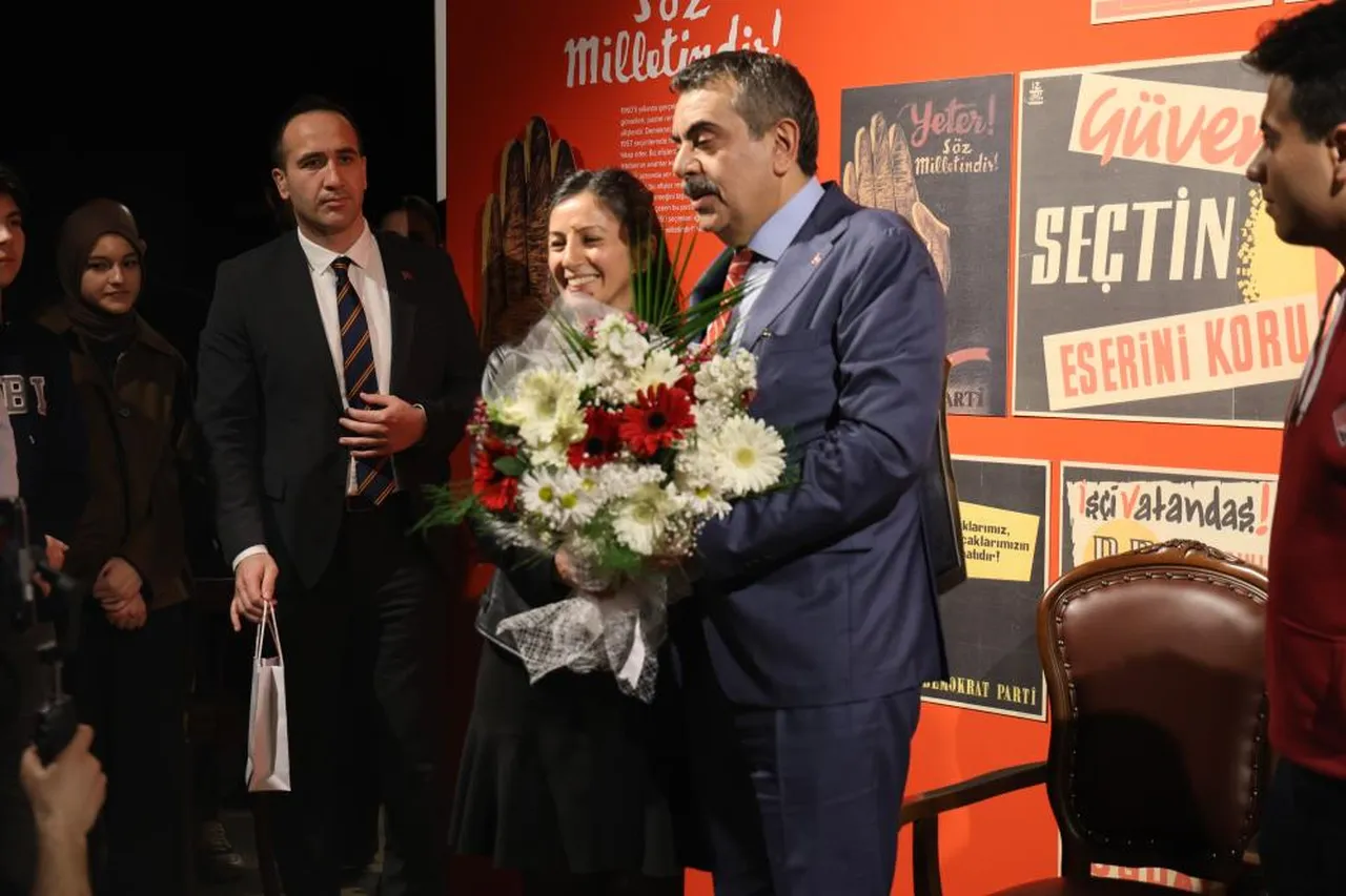 Bakan Tekin'den sarı zarf sürprizi! Fadime öğretmenin yüreği ağzına geldi