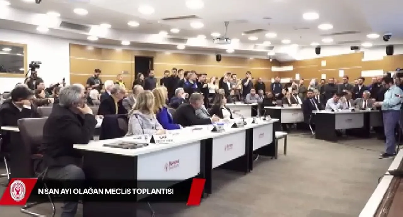 Bornova Belediye Meclisi'nde ‘sevgili’ krizi! AK Partili üyelerden Ömer Eşki'ye istifa çağrısı geldi