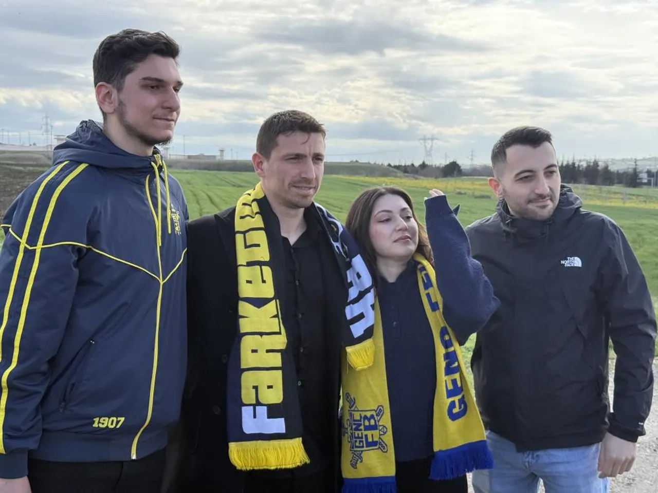 Fenerbahçeli taraftarlardan Mert Hakan Yandaş'a destek