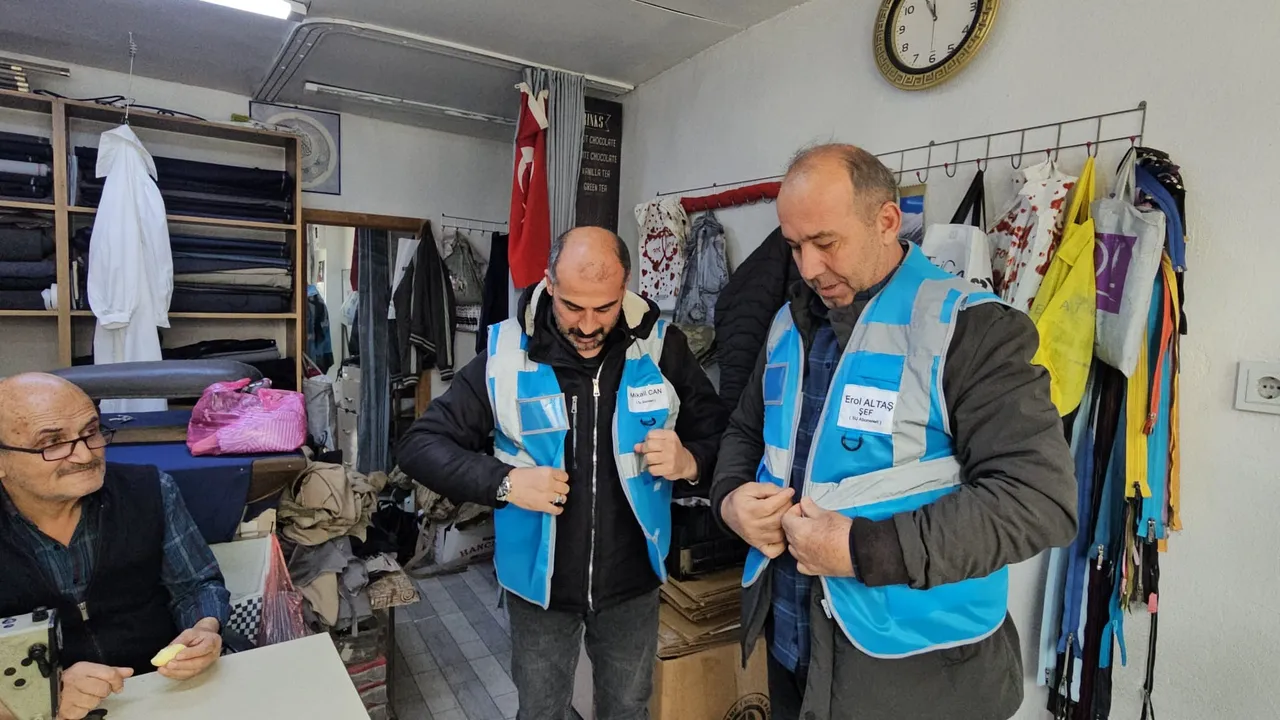 Çırak olarak başladı, yarım asrı devirdi: 52 yıllık terzinin iğneyle dokuduğu hayat