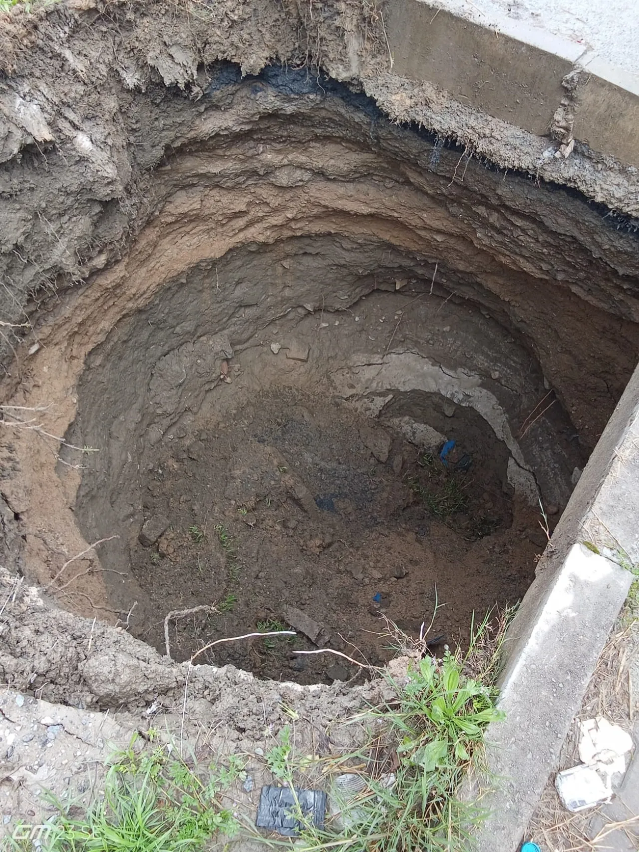 Derinliği 6 metre! 3 kamyon toprakla kapatıldı, Aydın’da obruk paniği