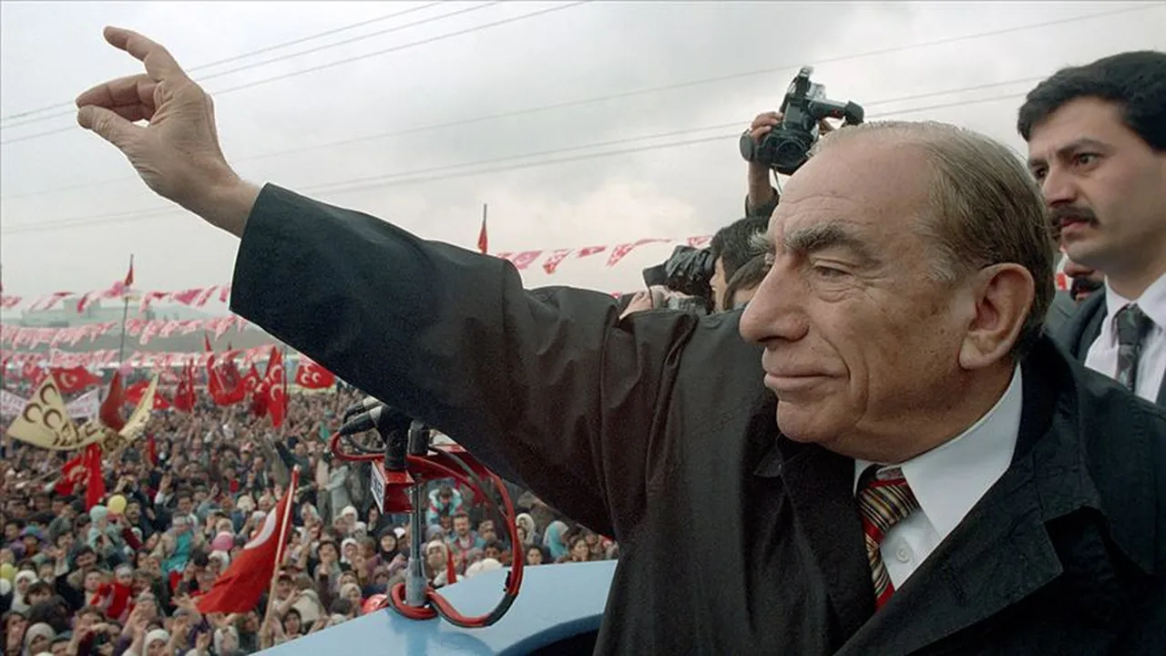 Devlet Bahçeli, vefatının 29. yıl dönümünde Alparslan Türkeş'i andı: Her türlü fitneye karşı çağları aşan bir panzehirdir