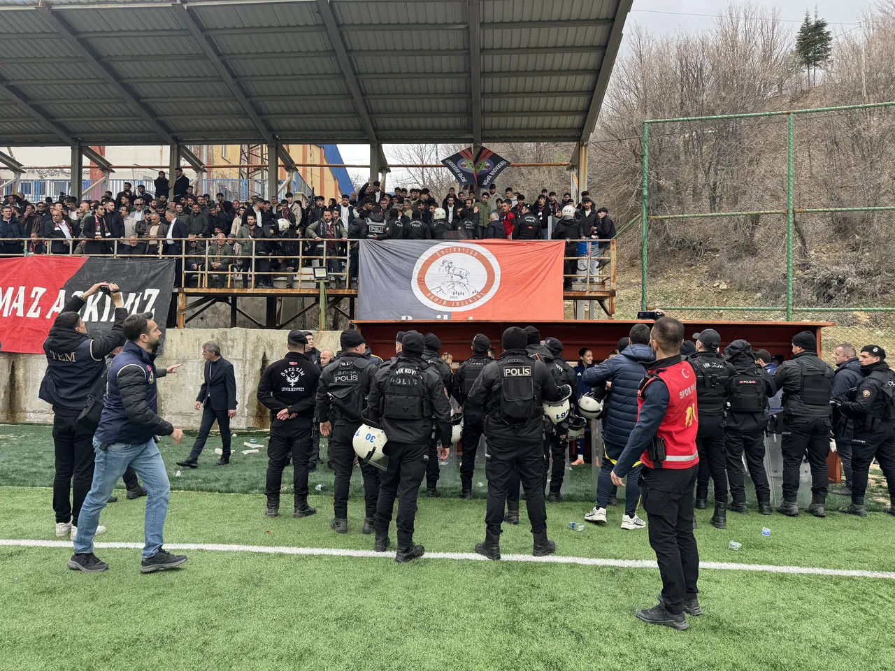 Şemdinli İlçe Stadı