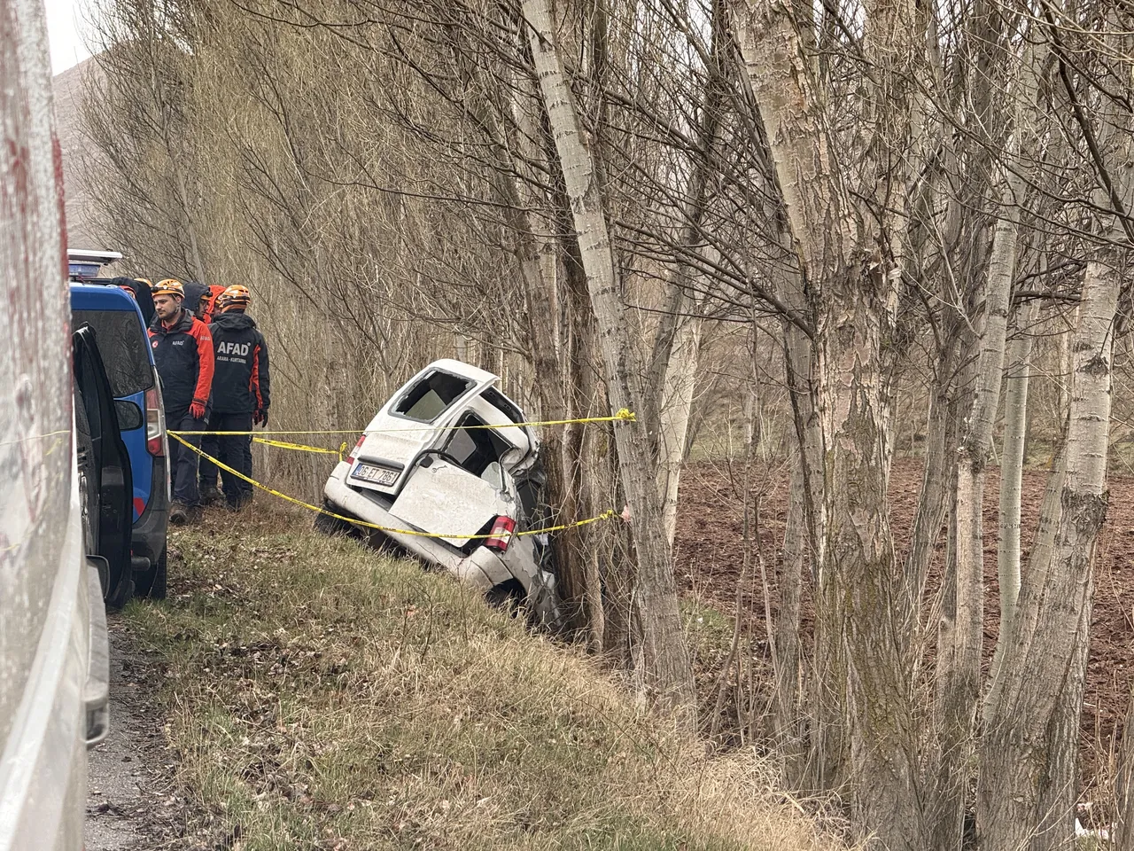 Hastane yolunda şarampole uçtular: 3 can gitti