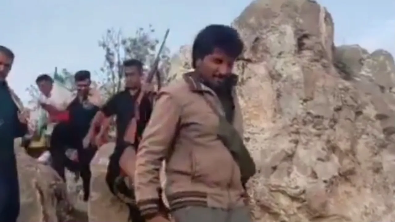 İranlılar bayraklarla ABD pilotunun peşinde: Ödül ilan edildi, herkese dağlara koştu