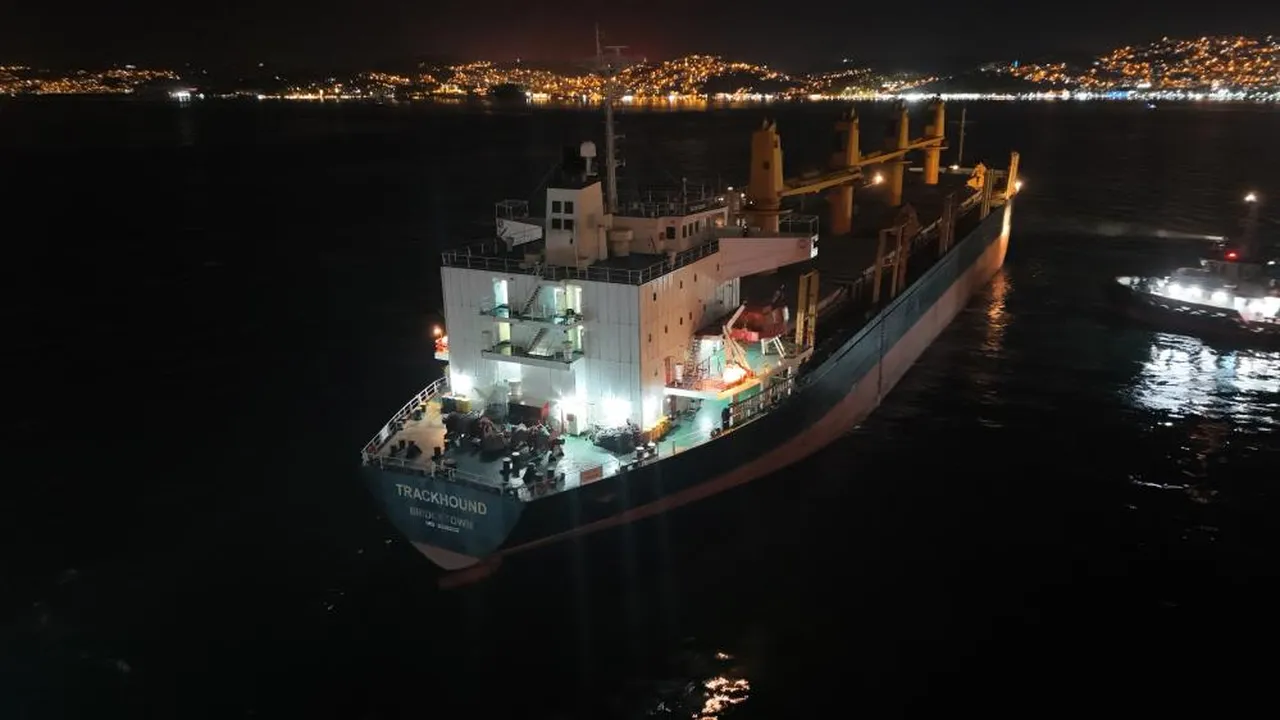 İstanbul Boğazı çift yönlü olarak gemi trafiğine kapandı!