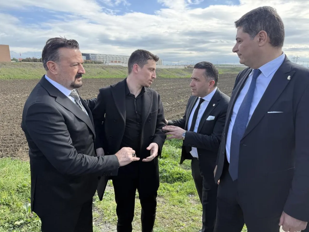 Fenerbahçeli yöneticiler ve Mert Hakan Yandaş