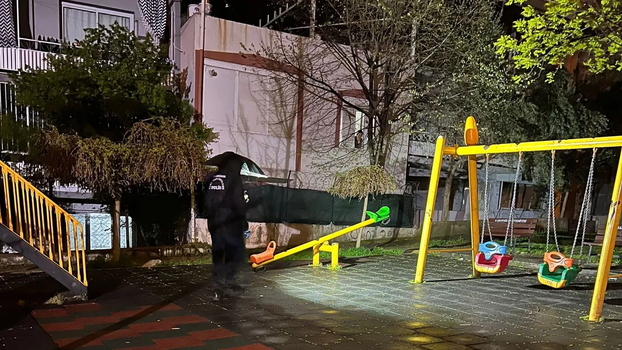 İzmir'de 3 yaşındaki bir çocuk parkta bıçaklandı! 