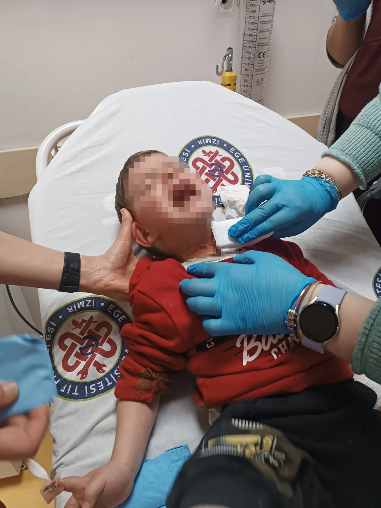 İzmir'de 3 yaşındaki bir çocuk parkta bıçaklandı!