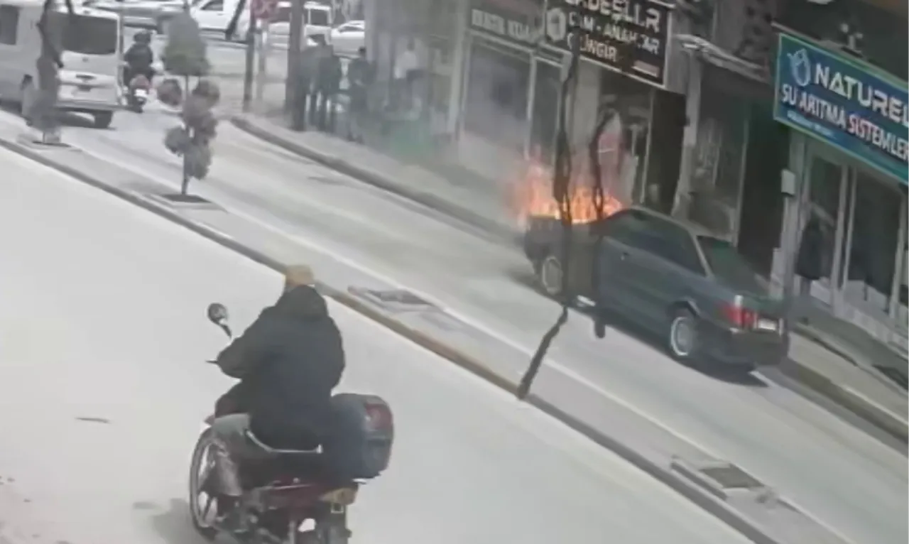 Karaman'da motoru alev alan otomobile esnaftan hortumlu müdahale! O anlar kamerada