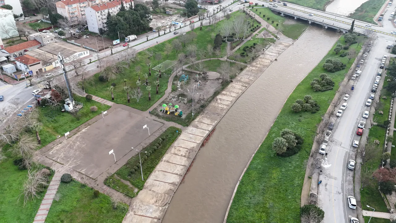 Kritik saatlere girildi! Çanakkale Valiliği’nden 500 binden fazla kişiye acil uyarı: Taşkın riski var uzak durun