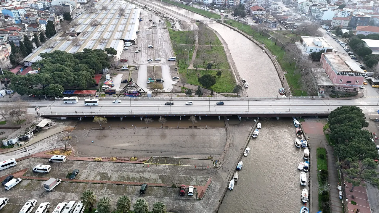 Kritik saatlere girildi! Çanakkale Valiliği’nden 500 binden fazla kişiye acil uyarı: Taşkın riski var uzak durun